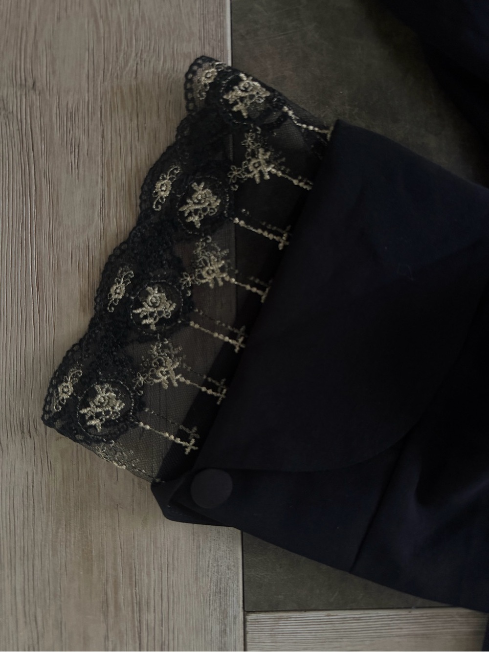 Abaya Elegant Black Maxi Dress with Gold Lace Cuff - Picture 7 of 10
